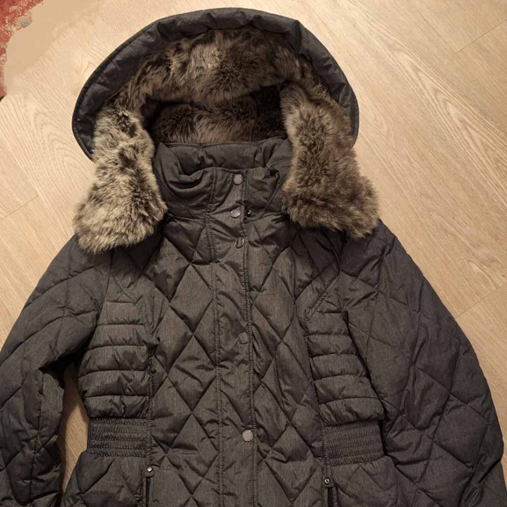 Ladies apartment 9 winter puffer coat. Size large. Grey